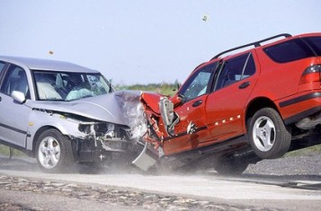 Test cars head-on crash